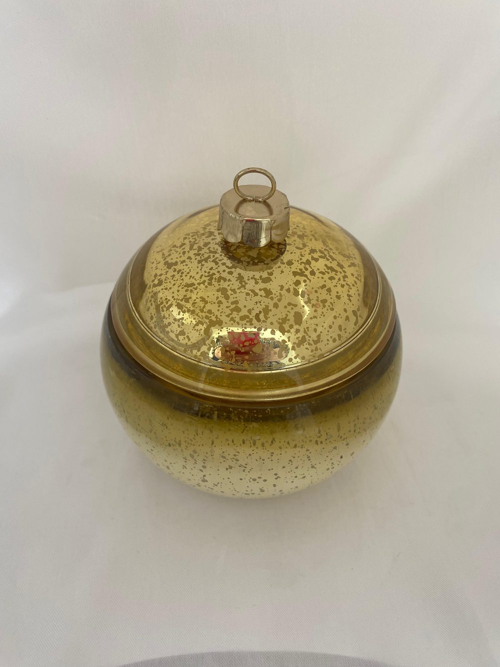 Gold Bauble Christmas keepsake candle, lid on